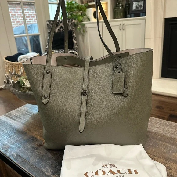 Coach market deals tote green